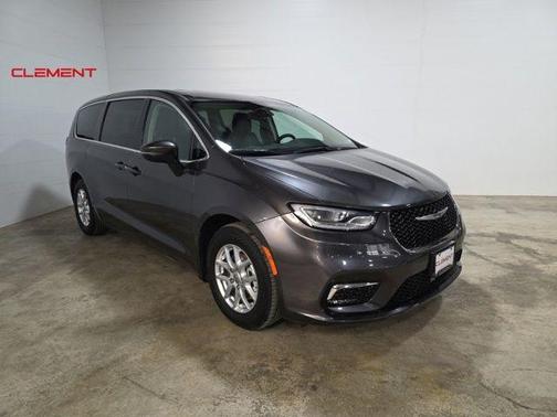 2023 Chrysler Pacifica Touring-L
