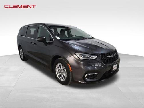 2023 Chrysler Pacifica Touring-L