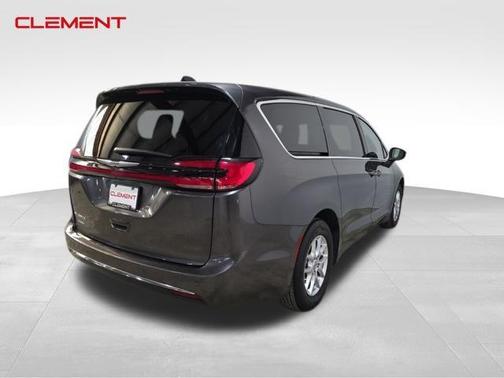 2023 Chrysler Pacifica Touring-L
