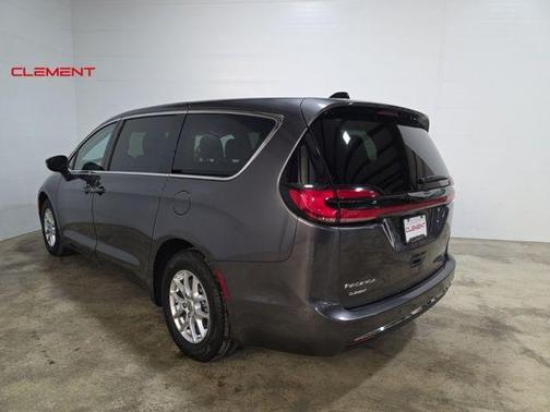 2023 Chrysler Pacifica Touring-L