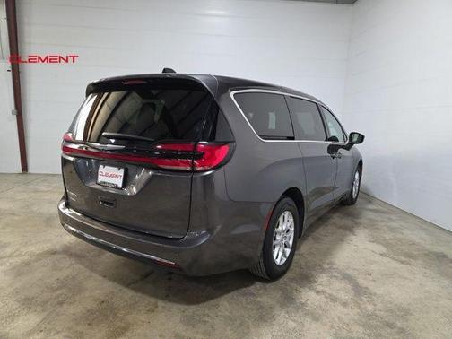 2023 Chrysler Pacifica Touring-L