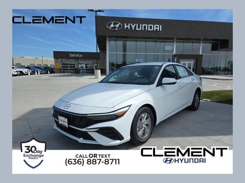 White 2025 Hyundai ELANTRA SE