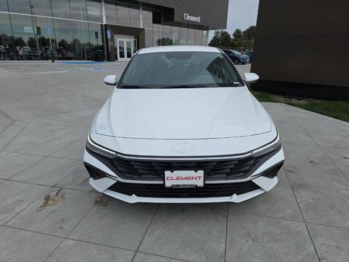 2025 Hyundai ELANTRA SE