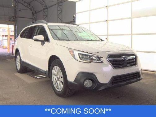 Crystal White Pearl 2019 Subaru Outback 2.5i Premium