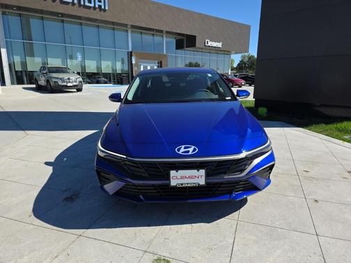 2025 Hyundai ELANTRA SE