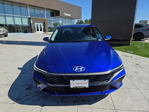 2025 Hyundai ELANTRA SE