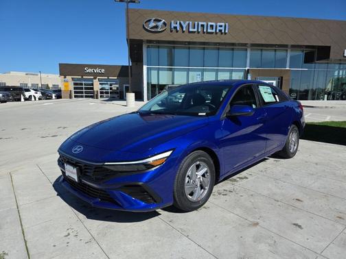2025 Hyundai ELANTRA SE