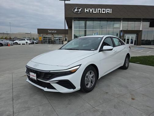 2025 Hyundai ELANTRA SE