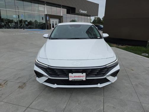 2025 Hyundai ELANTRA SE