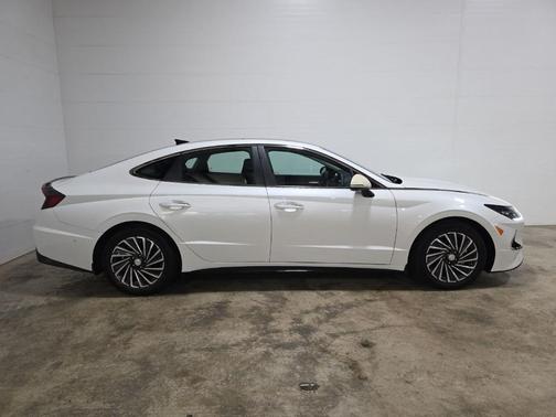 2022 Hyundai SONATA Hybrid Limited