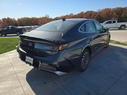2026 Hyundai SONATA Hybrid Limited