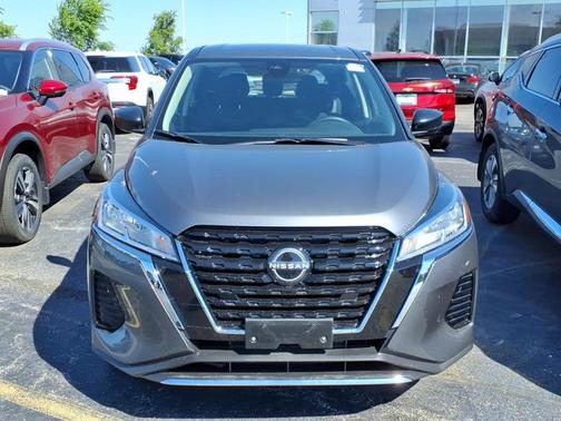 Gun Metallic 2025 Nissan Kicks Play S