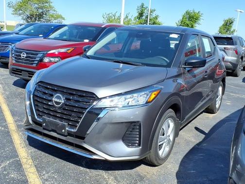 Gun Metallic 2025 Nissan Kicks Play S