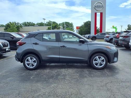 Gun Metallic 2025 Nissan Kicks Play S