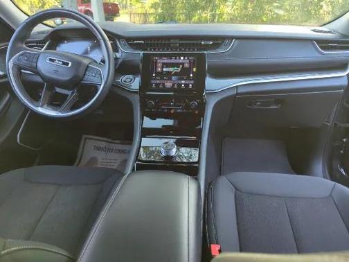 2022 Jeep Grand Cherokee L Laredo