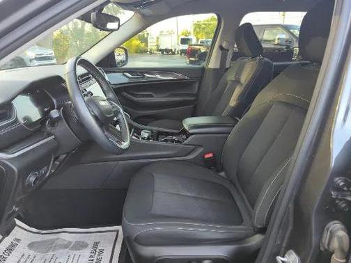 2022 Jeep Grand Cherokee L Laredo
