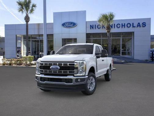 Oxford White 2026 Ford F-350 XLT