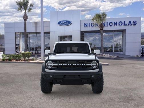 Oxford White 2026 Ford Bronco Outer Banks