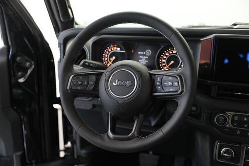 Black Clearcoat 2026 Jeep Gladiator Mojave