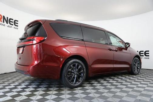 2021 Chrysler Pacifica Touring-L