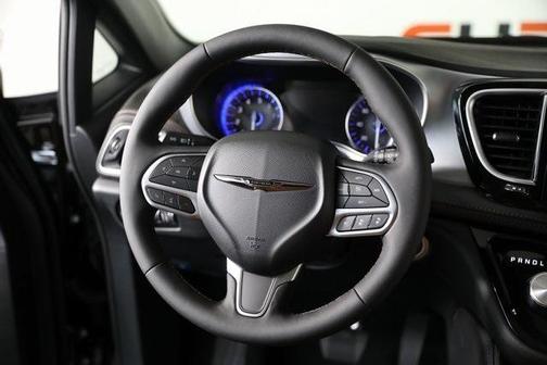 2025 Chrysler Pacifica Pinnacle