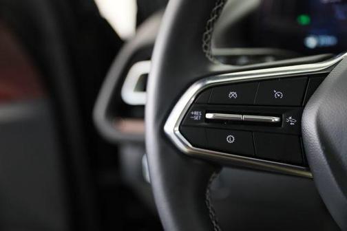 Mosaic Black Metallic 2026 Chevrolet Traverse Z71