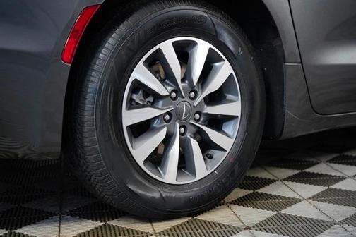 2022 Chrysler Pacifica Hybrid Touring L