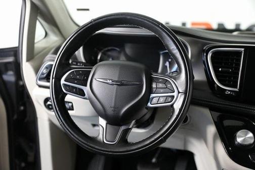2022 Chrysler Pacifica Hybrid Touring L