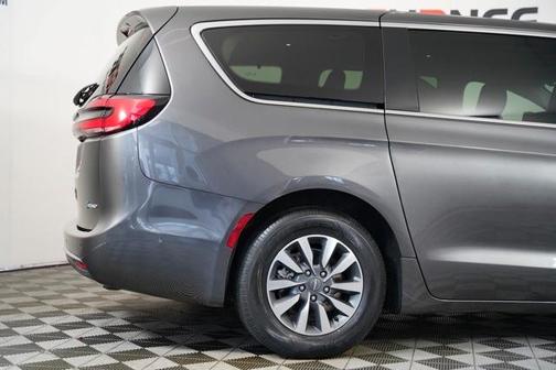 2022 Chrysler Pacifica Hybrid Touring L
