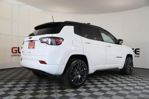 Bright White Clearcoat 2024 Jeep Compass Limited