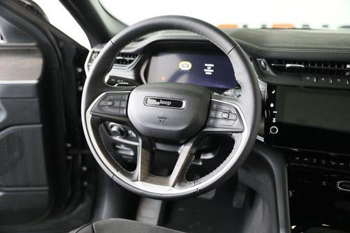 Metallic 2026 Jeep Grand Cherokee Laredo