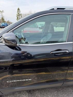 Brilliant Black Crystal Pearlcoat 2014 Jeep Cherokee Limited