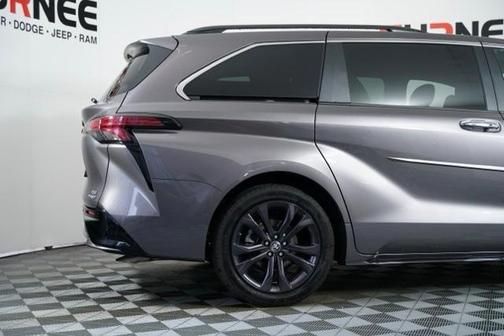 2022 Toyota Sienna XSE 7 Passenger