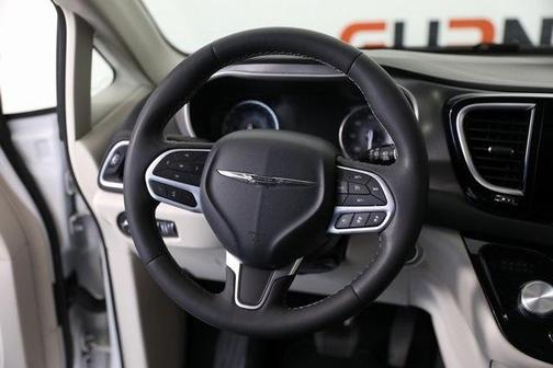 2023 Chrysler Pacifica Touring-L