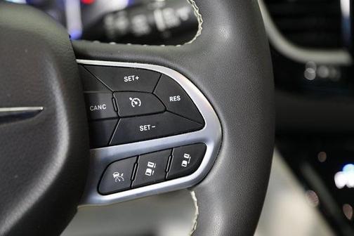 2023 Chrysler Pacifica Touring-L