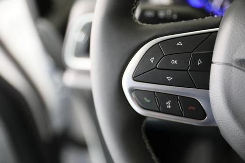 PW7 2027 Chrysler Pacifica SELECT
