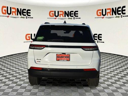 Bright White Clearcoat 2027 Jeep Grand Cherokee Laredo X