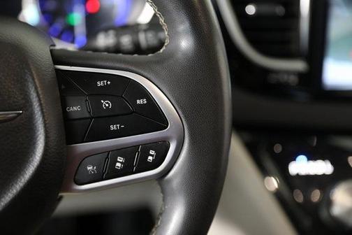 2022 Chrysler Pacifica Touring-L