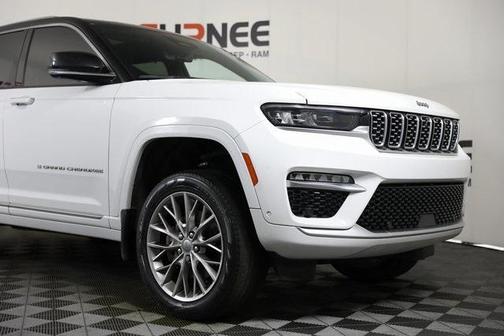 2022 Jeep Grand Cherokee Summit