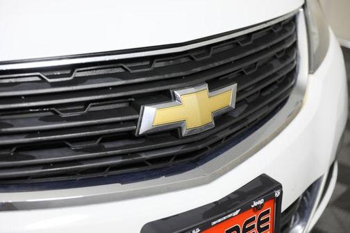 Summit White 2017 Chevrolet Traverse LS