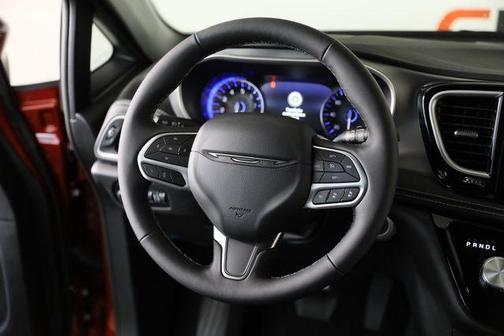 PR6 2027 Chrysler Pacifica SELECT