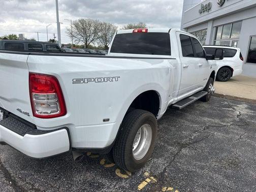 Bright White Clearcoat 2023 RAM 3500 Big Horn