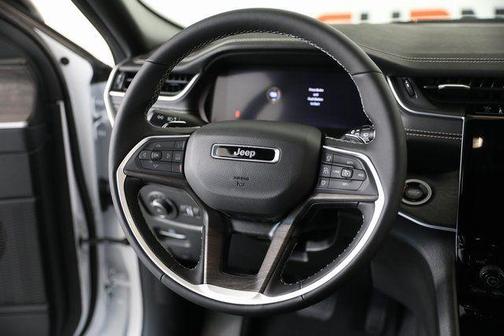Bright White Clearcoat 2025 Jeep Grand Cherokee Limited