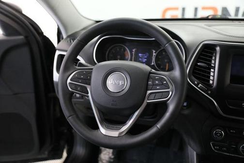 Diamond Black 2019 Jeep Cherokee Latitude Plus