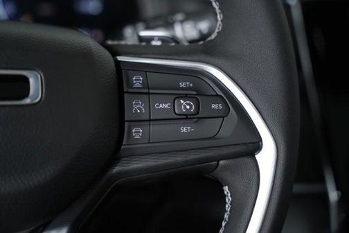 Metallic 2025 Jeep Grand Cherokee L Laredo