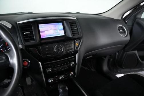 2016 Nissan Pathfinder SV