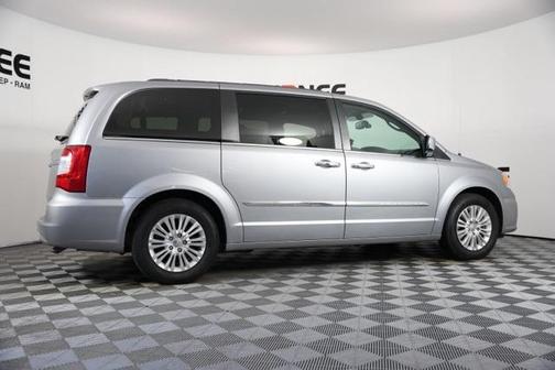 2013 Chrysler Town & Country Touring-L
