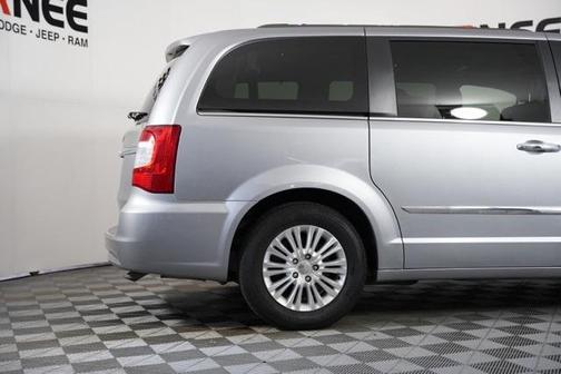 2013 Chrysler Town & Country Touring-L