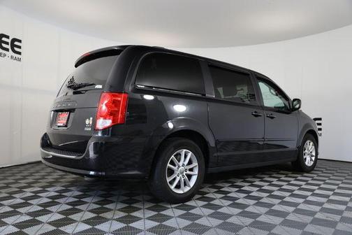 Brilliant Black Crystal Pearlcoat 2016 Dodge Grand Caravan SXT