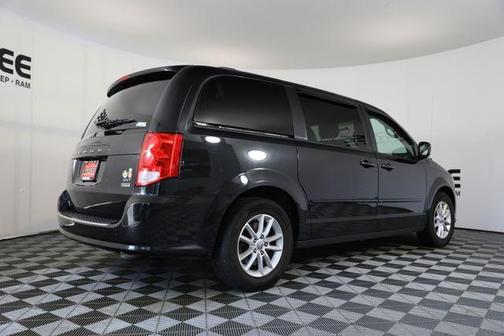 Brilliant Black Crystal Pearlcoat 2016 Dodge Grand Caravan SXT